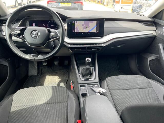 Skoda OCTAVIA Combi 1.0 TSI 110pk H6 Business Edition Climate Control Navigatie Elektr Achterklep