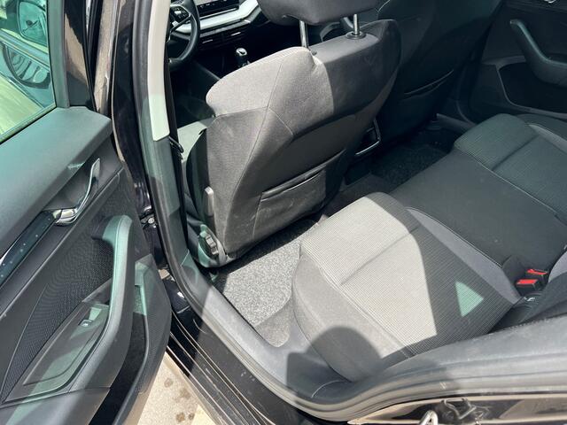 Skoda OCTAVIA Combi 1.0 TSI 110pk H6 Business Edition Climate Control Navigatie Elektr Achterklep