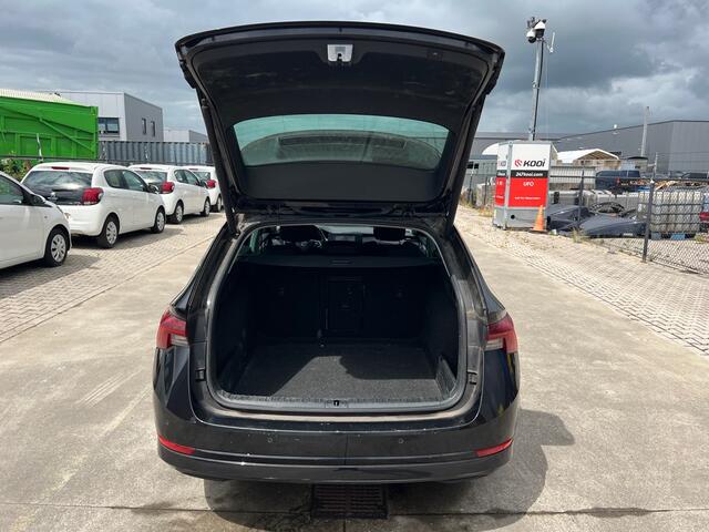 Skoda OCTAVIA Combi 1.0 TSI 110pk H6 Business Edition Climate Control Navigatie Elektr Achterklep