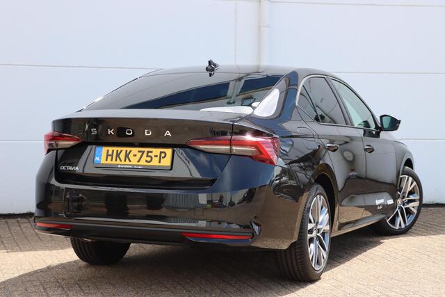 Skoda OCTAVIA First Edition 1.5 TSI m-HEV 85 kW / 115 PK Hatchba
