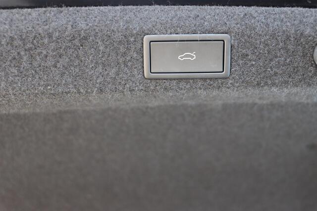 Skoda OCTAVIA First Edition 1.5 TSI m-HEV 85 kW / 115 PK Hatchba