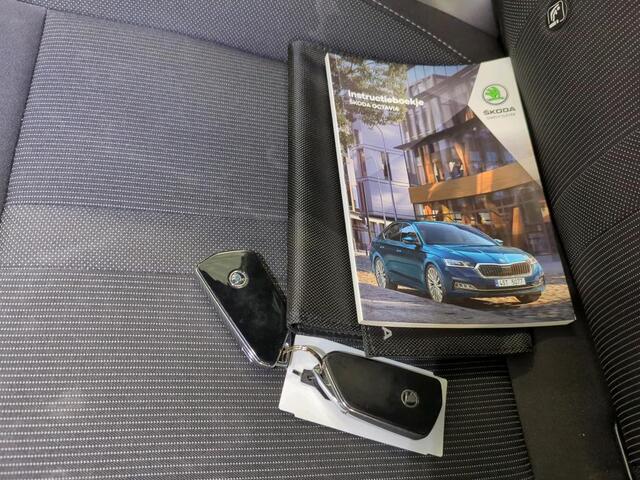 Skoda OCTAVIA Combi 1.0 e-TSI 110pk DSG Sport Business Edition Plus Climate Control Navigatie 18" LMV Sportstoelen Trekhaak
