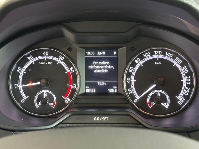 Skoda OCTAVIA Combi 1.5 TSI Greentech Business Edition AUTOMAAT | NAVIGATIE | CLIMATE CONTROL | LICHTMETALEN VELGEN | PARKEERSENSOREN ACHTER