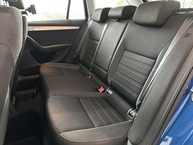 Skoda OCTAVIA Combi 1.5 TSI Greentech Business Edition AUTOMAAT | NAVIGATIE | CLIMATE CONTROL | LICHTMETALEN VELGEN | PARKEERSENSOREN ACHTER