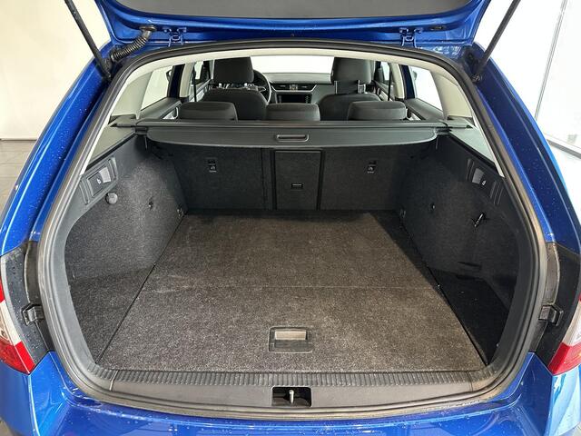 Skoda OCTAVIA Combi 1.5 TSI Greentech Business Edition AUTOMAAT | NAVIGATIE | CLIMATE CONTROL | LICHTMETALEN VELGEN | PARKEERSENSOREN ACHTER