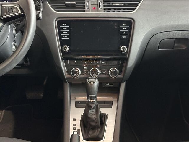 Skoda OCTAVIA Combi 1.5 TSI Greentech Business Edition AUTOMAAT | NAVIGATIE | CLIMATE CONTROL | LICHTMETALEN VELGEN | PARKEERSENSOREN ACHTER