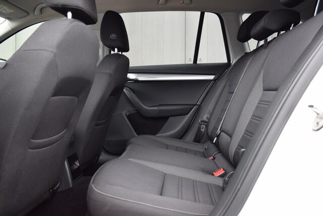 Skoda OCTAVIA Combi 1.4 TSi Automaat Greentech Style Business ECC | Carplay | Stoelverwarming | 18 Inch LMV