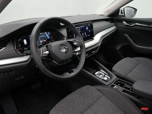 Skoda OCTAVIA Combi 1.4 TSI 204 pk iV PHEV Business Edition | Matrix LED | Panoramadak | Achteruitrijcamera | Head-up Display | Standkachel | 19 inch