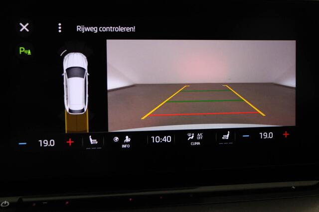 Skoda OCTAVIA Combi 1.0 TSI Business Edition | STOELVERWARMING | DAB | APPLE | EASY OPEN | CAMERA | 17"