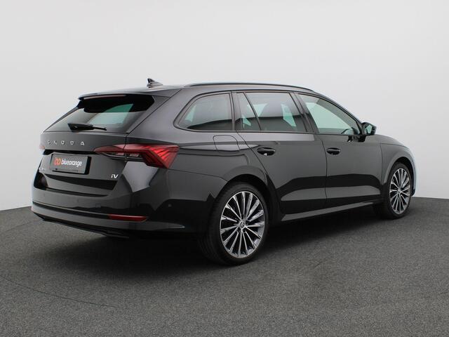 Skoda OCTAVIA Combi 1.4 TSI iV PHEV Sportline Business 204PK DSG Achteruitrijcamera, Cruise Controle, Head-Up Display, Side Assist, Keyless, Stoel-Stuurverwarming, Memorystoel, Trekhaak, 19" LM Velgen