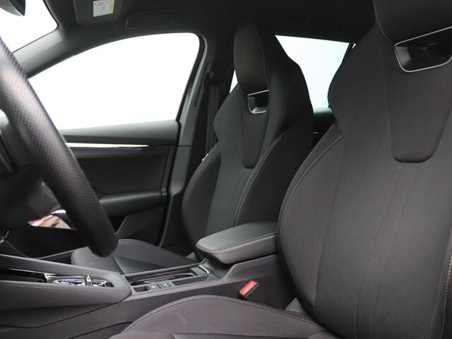 Skoda OCTAVIA Combi 1.4 TSI iV PHEV Sportline Business 204PK DSG Achteruitrijcamera, Cruise Controle, Head-Up Display, Side Assist, Keyless, Stoel-Stuurverwarming, Memorystoel, Trekhaak, 19" LM Velgen