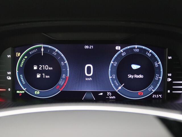 Skoda OCTAVIA Combi 1.4 TSI iV PHEV Sportline Business 204PK DSG Achteruitrijcamera, Cruise Controle, Head-Up Display, Side Assist, Keyless, Stoel-Stuurverwarming, Memorystoel, Trekhaak, 19" LM Velgen