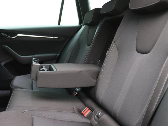 Skoda OCTAVIA Combi 1.4 TSI iV PHEV Sportline Business 204PK DSG Achteruitrijcamera, Cruise Controle, Head-Up Display, Side Assist, Keyless, Stoel-Stuurverwarming, Memorystoel, Trekhaak, 19" LM Velgen