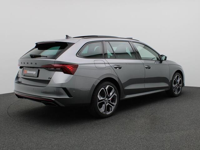 Skoda OCTAVIA Combi 1.4 TSI RS iV PHEV Business 245PK DSG Pano-Schuifdak, Adaptieve Cruise Controle, Achteruitrijcamera, Keyless, Stoel-& Achterbank verwarming, Voorruitverwarming, Memorystoel, 19" LM Velgen