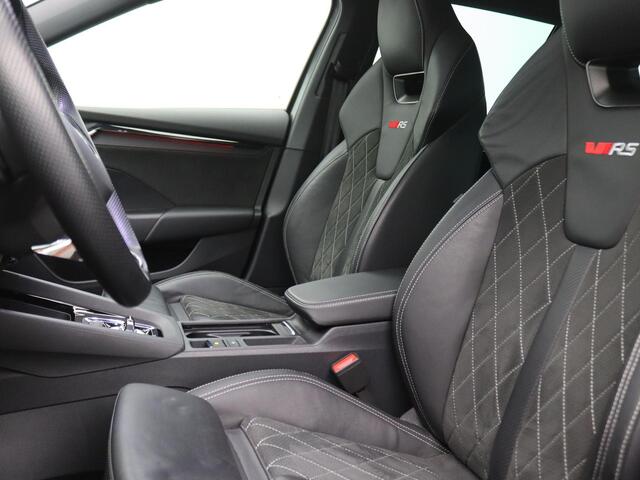 Skoda OCTAVIA Combi 1.4 TSI RS iV PHEV Business 245PK DSG Pano-Schuifdak, Adaptieve Cruise Controle, Achteruitrijcamera, Keyless, Stoel-& Achterbank verwarming, Voorruitverwarming, Memorystoel, 19" LM Velgen