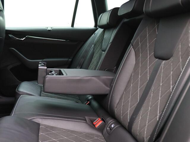 Skoda OCTAVIA Combi 1.4 TSI RS iV PHEV Business 245PK DSG Pano-Schuifdak, Adaptieve Cruise Controle, Achteruitrijcamera, Keyless, Stoel-& Achterbank verwarming, Voorruitverwarming, Memorystoel, 19" LM Velgen