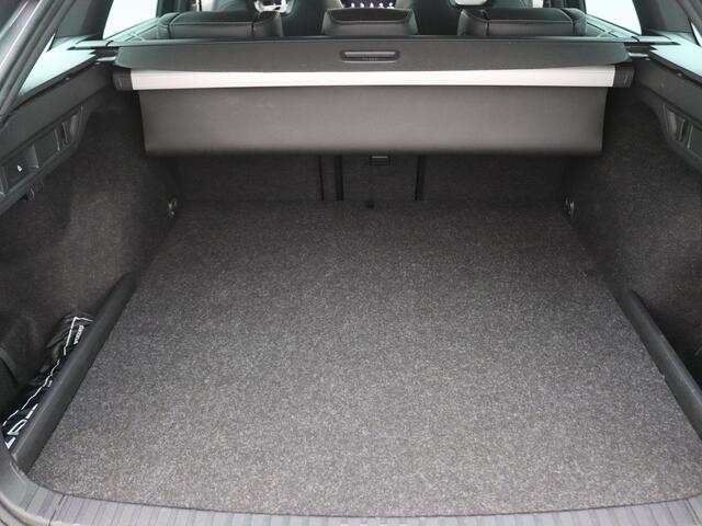 Skoda OCTAVIA Combi 1.4 TSI RS iV PHEV Business 245PK DSG Pano-Schuifdak, Adaptieve Cruise Controle, Achteruitrijcamera, Keyless, Stoel-& Achterbank verwarming, Voorruitverwarming, Memorystoel, 19" LM Velgen