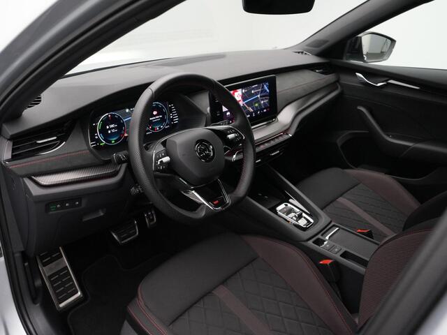 Skoda OCTAVIA Combi 1.4 TSI iV 245 pk DSG RS | Trekhaak | Stuur-/stoelverwarming | Achteruitrijcamera | Navigatie