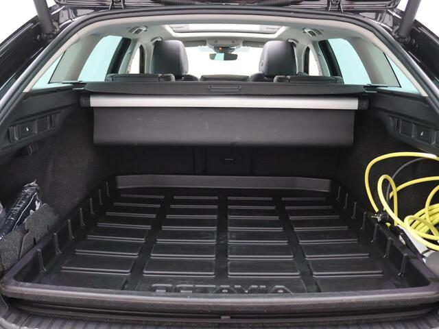 Skoda OCTAVIA Combi 1.4 TSI iV PHEV Business Edition Plus Leder, Panoramadak, 18" Perseus, Standkachel, Matrix Led, Elek. achterklep, Adaptive Cruise Control, Elek. stoelen, Ventilatie stoelen, Stoelverwarming achter