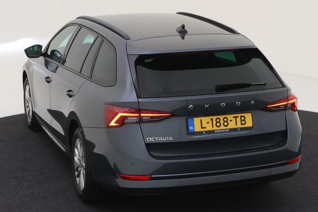 Skoda OCTAVIA Combi 1.0 TSI 110pk Business Edition / Navigatie / Parkeersensoren / 16" LMV