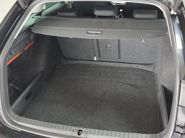 Skoda OCTAVIA Combi 1.0 TSI Business Edition/ LED Koplampen!/ Elek.Klep/ 16''LMV/ Keyless/ DAB+/ Apple+Android/ Clima/ Navi/ Cruise/ Bluetooth/ Multi.LEDER.Stuur/ Elek.Pakket/ Isofix/ PDC Achter.