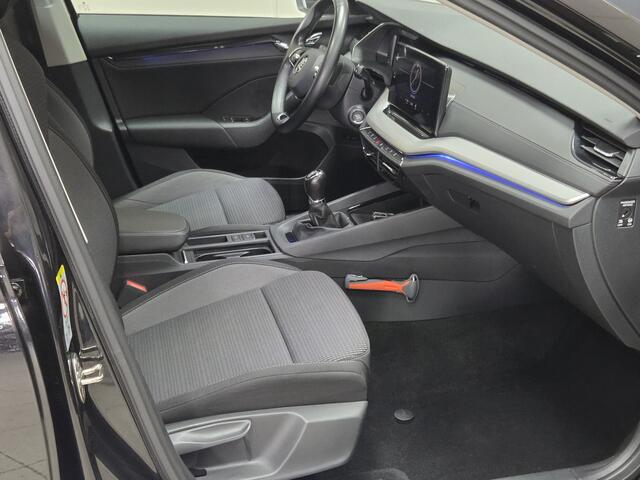 Skoda OCTAVIA Combi 1.0 TSI Business Edition/ LED Koplampen!/ Elek.Klep/ 16''LMV/ Keyless/ DAB+/ Apple+Android/ Clima/ Navi/ Cruise/ Bluetooth/ Multi.LEDER.Stuur/ Elek.Pakket/ Isofix/ PDC Achter.