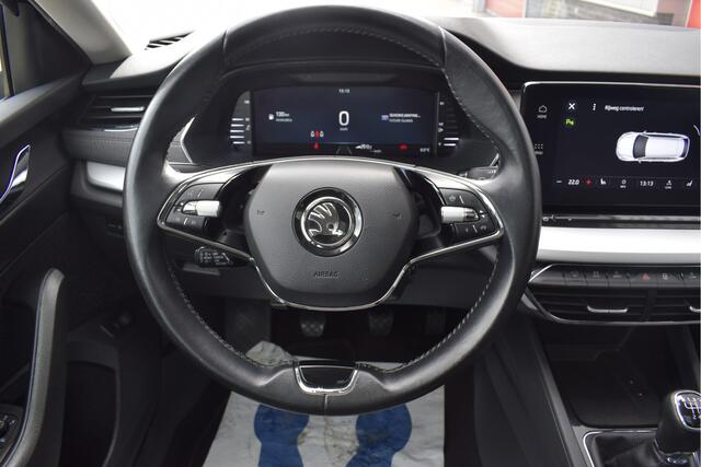 Skoda OCTAVIA Combi 1.5 TSI First Edition Nw model! Panorama, Virtual cockpit, Adaptive cruise, Keyless, Carplay, Trekhaak