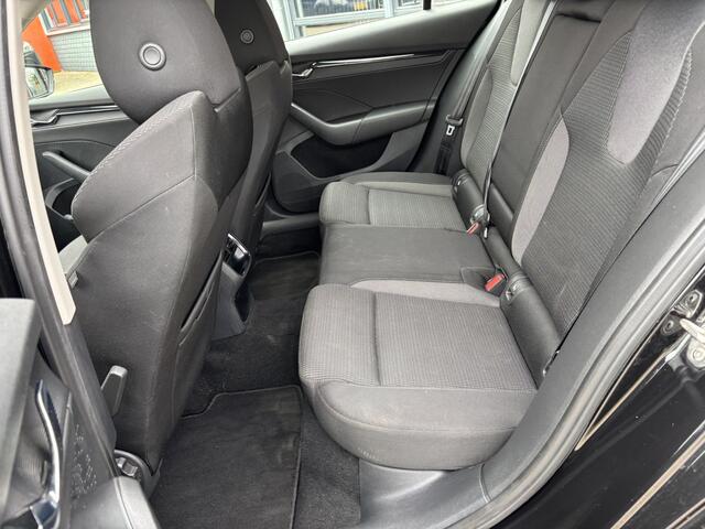 Skoda OCTAVIA Combi 1.0 TSI Business Edition / Trekhaak / Camera / Navi / Cruise Control / Climate Control /