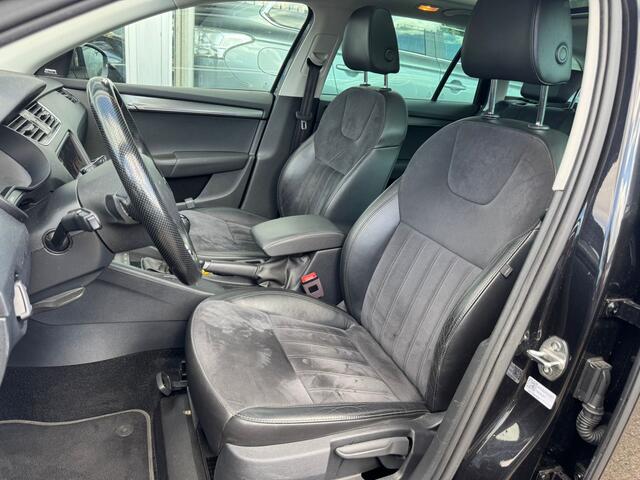 Skoda OCTAVIA Combi 1.0 TSI Greentech Style Business | 2e eigenaar | Automaat | Panoramadak | Cruise control | Navigatie | Airco | Trekhaak | ParkPilot | APK tot 06-07-2026 | NAP |