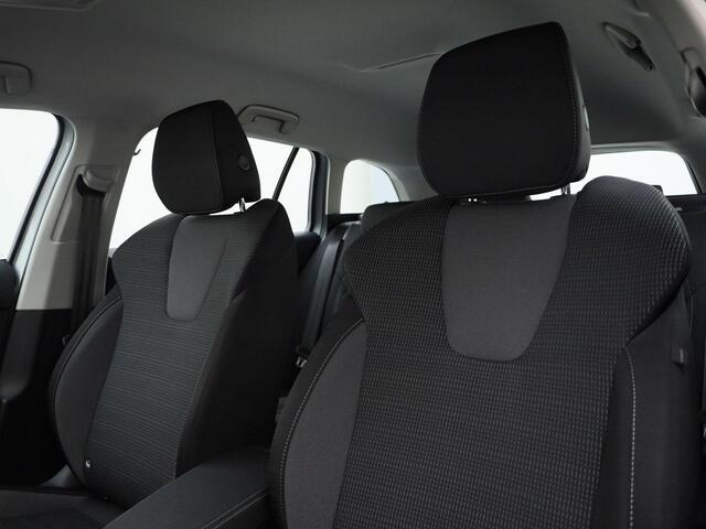 Skoda OCTAVIA Combi 1.5eTSI/150PK MHEV Selection DSG · Camera + Parkeersensoren · Stoel-/stuurverwarming · Trekhaak · Garantie tot januari 2027