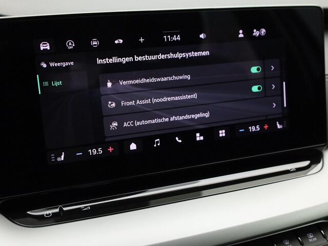 Skoda OCTAVIA Combi 1.5eTSI/150PK MHEV Selection DSG · Camera + Parkeersensoren · Stoel-/stuurverwarming · Trekhaak · Garantie tot januari 2027