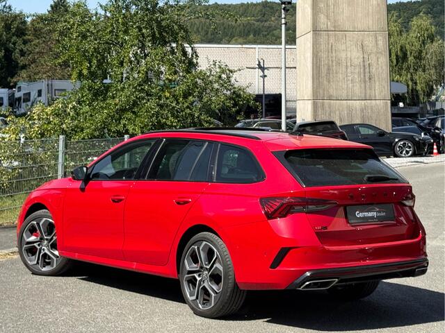 Skoda OCTAVIA Combi 1.4 TSI RS iV PHEV Pano Head-Up Canton Elektr. RS-Zetels ACC 19-Inch Keyless Side/Lane VOL!