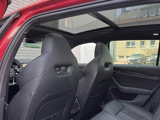 Skoda OCTAVIA Combi 1.4 TSI RS iV PHEV Pano Head-Up Canton Elektr. RS-Zetels ACC 19-Inch Keyless Side/Lane VOL!