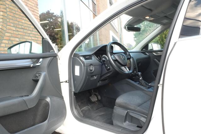 Skoda OCTAVIA Combi 1.0 TSI Greentech Style Business LED koplampen, Groot navi, ACC, Keyless entry