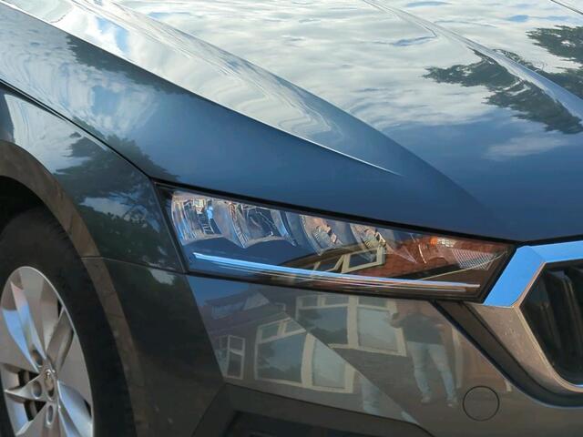 Skoda OCTAVIA Combi 1.0 TSI Business Edition Navigatie / Parkeersensoren Extra getint glas / LM velgen