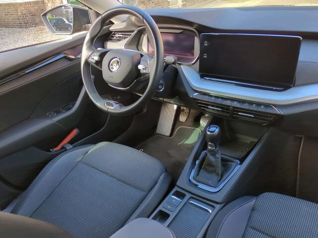 Skoda OCTAVIA Combi 1.0 TSI Business Edition Navigatie / Parkeersensoren Extra getint glas / LM velgen