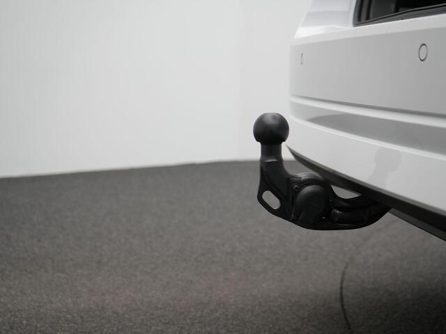 Skoda OCTAVIA Combi 1.0 e-TSI 110 pk DSG Business Edition | Trekhaak | Navigatie | Parkeersensoren voor/achter