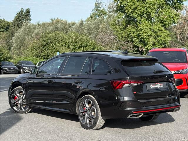 Skoda OCTAVIA Combi 1.4 TSI RS iV PHEV Business Pano Head-Up Canton Elektr. RS-Zetels ACC 19-Inch Keyless Side/Lane VOL!