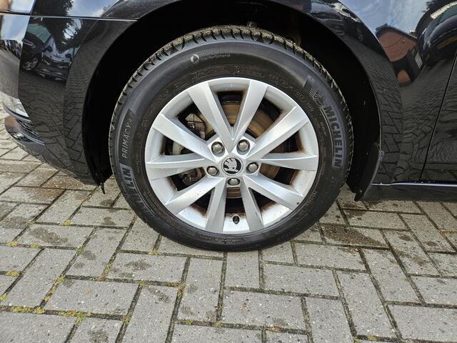 Skoda OCTAVIA Combi 1.0 TSI Greentech Business Edition