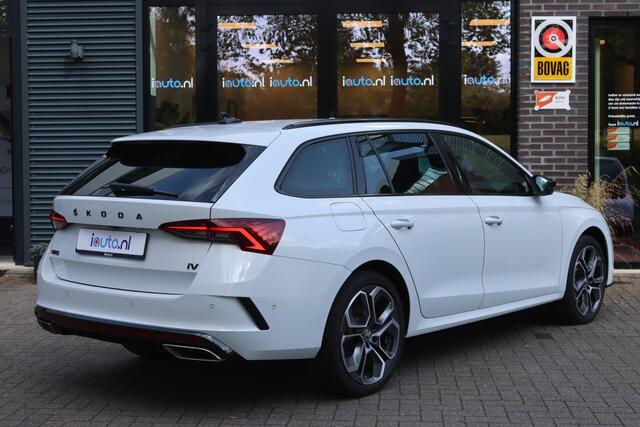 Skoda OCTAVIA Combi 1.4 TSI RS iV PHEV Matrix LED/ACC/Keyless/Camera/Head-up/Columbus/Trekhaak wegkl./19"