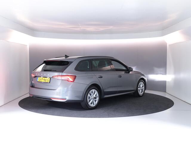 Skoda OCTAVIA Combi 1.5 TSI MHEV Business Edition 115 pk Automaat (DSG) | Verlengde garantie | Navigatie | Parkeersensoren | Achteruitrijcamera | LED koplampen | Stoelverwarming |