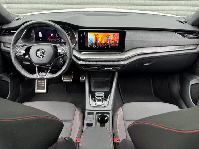 Skoda OCTAVIA Combi 1.4 TSI 245pk RS iV PHEV Business Pano Keyless Ambiente Verlichting Park Assist