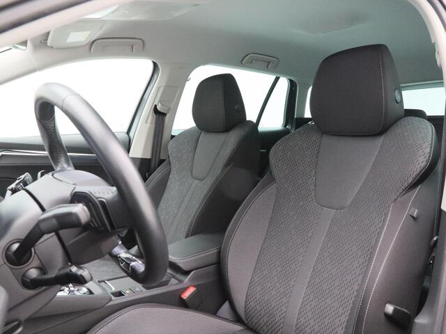 Skoda OCTAVIA Combi 1.0 e-TSi 110 Pk Automaat Business Edition Plus | Trekhaak | Adaptive Cruise | Carplay | LED | parkeersensoren | Elektrische Achterklep | 17 Inch | 61.342 Km