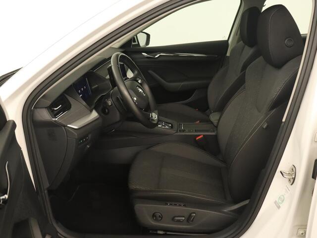 Skoda OCTAVIA 1.4 TSI iV PHEV Business Edition | Stoelverwarming | Carplay | Full LED | Keyless | Sfeerverlichting | Digital Cockpit | Climate control | Cruise control | Parkeerhulp | Plug In