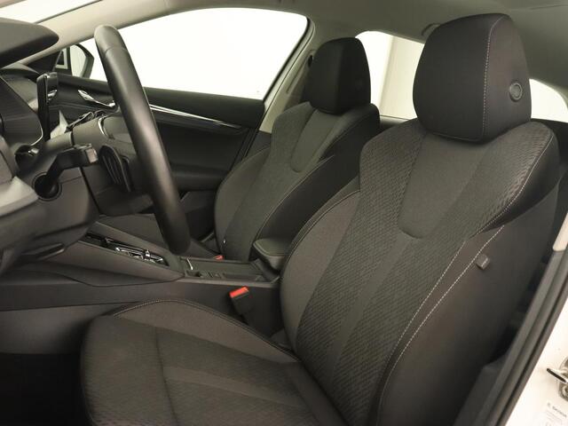 Skoda OCTAVIA 1.4 TSI iV PHEV Business Edition | Stoelverwarming | Carplay | Full LED | Keyless | Sfeerverlichting | Digital Cockpit | Climate control | Cruise control | Parkeerhulp | Plug In