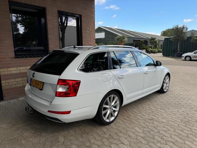 Skoda OCTAVIA Combi 1.2 TSI xenon camera keyless stoelverw.