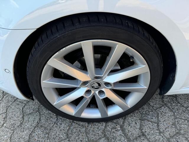 Skoda OCTAVIA Combi 1.2 TSI xenon camera keyless stoelverw.