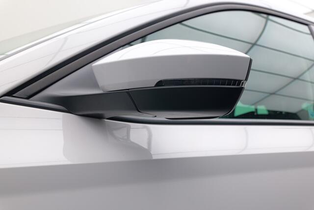 Skoda OCTAVIA Combi 1.5 TSI First Edition | Trekhaak | Parkeerhulp | Optiek zwart | 150pk!