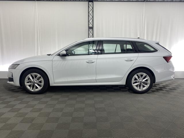 Skoda OCTAVIA Combi 1.5 TSI MHEV Business Edition Automaat | Apple Carplay | Elek. Trekhaak | ACC | DAB |