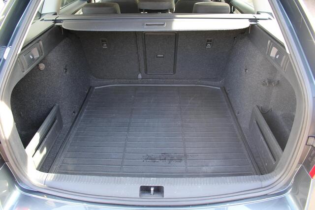 Skoda OCTAVIA Combi 1.5 TSI Greentech Business Edition Automaat | Navigatiesysteem | Trekhaak | All season banden